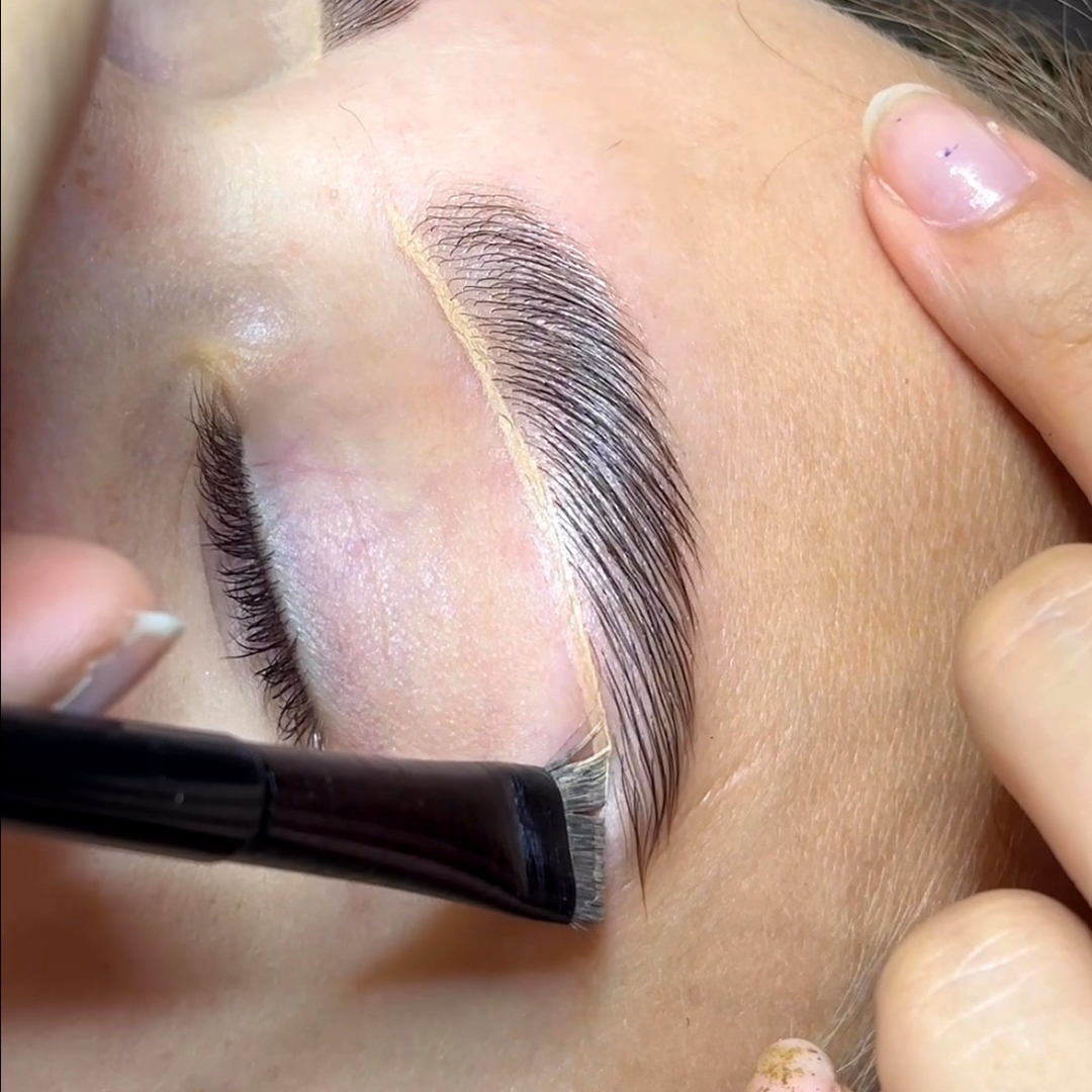 Ламиниране на мигли и вежди - услуга