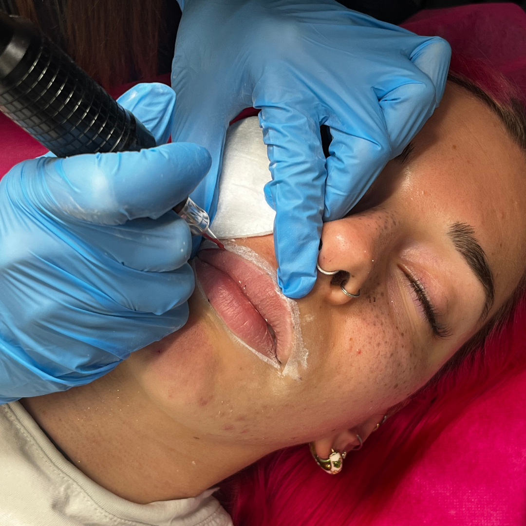 Микропигментация на устни